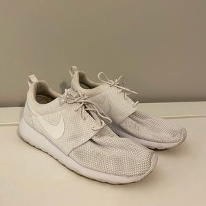 White Men’s Nike Roshe Ones Size 11